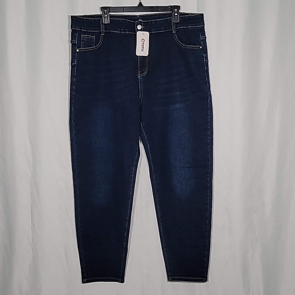 🧡 Straight Leg Genius Fit Medium Wash Jeans Size 20